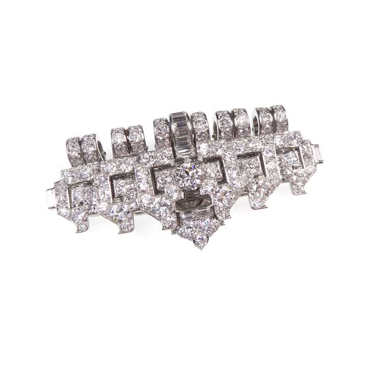 Art Deco diamond bar clip brooch formed of stepped geometric Chinoiserie scrolls